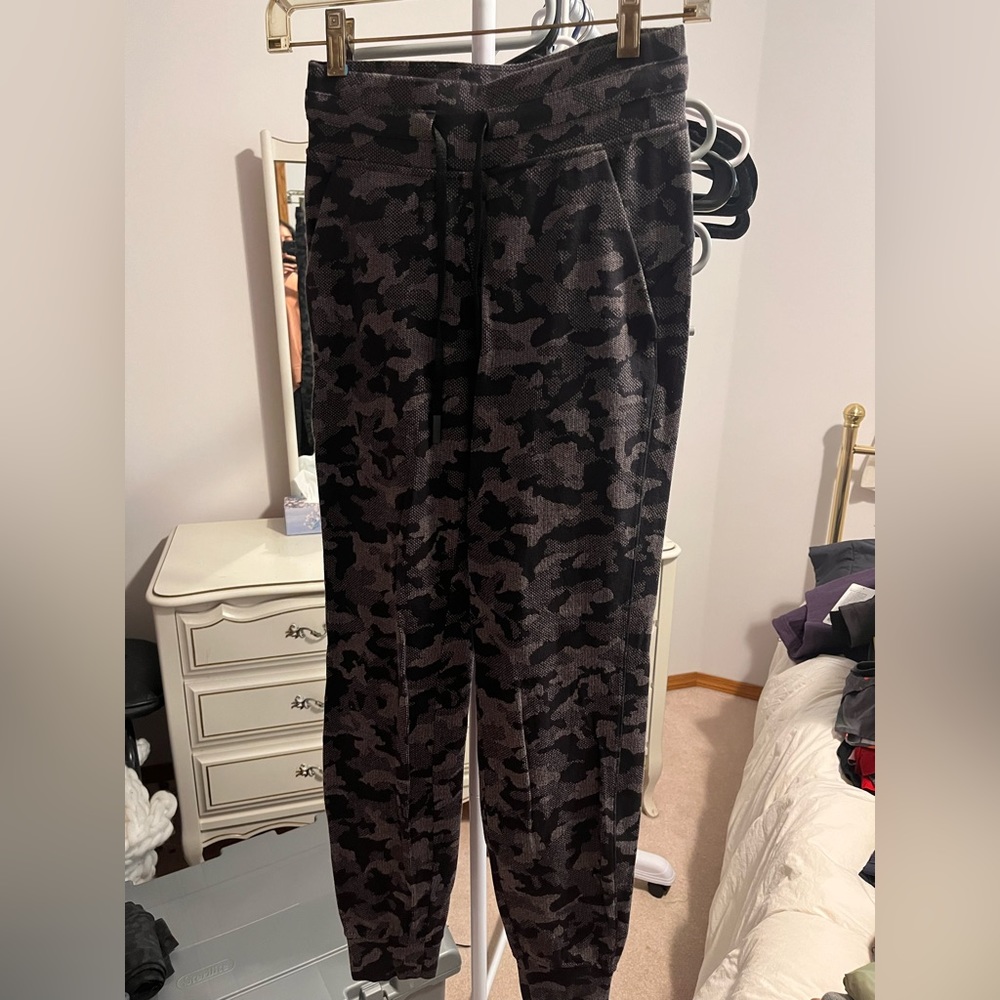 Lululemon ready to rulu pant size 2